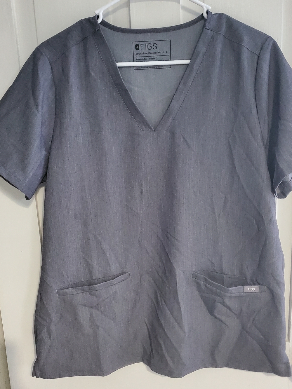 FIGS Women's Casma Three-Pocket Scrub Top Graphite Sz L Nurse Hospital Doctor